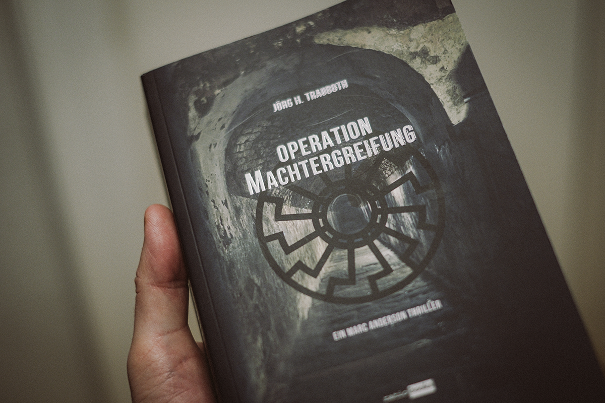 Buch „Operation Machtübernahme“ von Jörg H. Trauboth; Bild: Michael Schnell